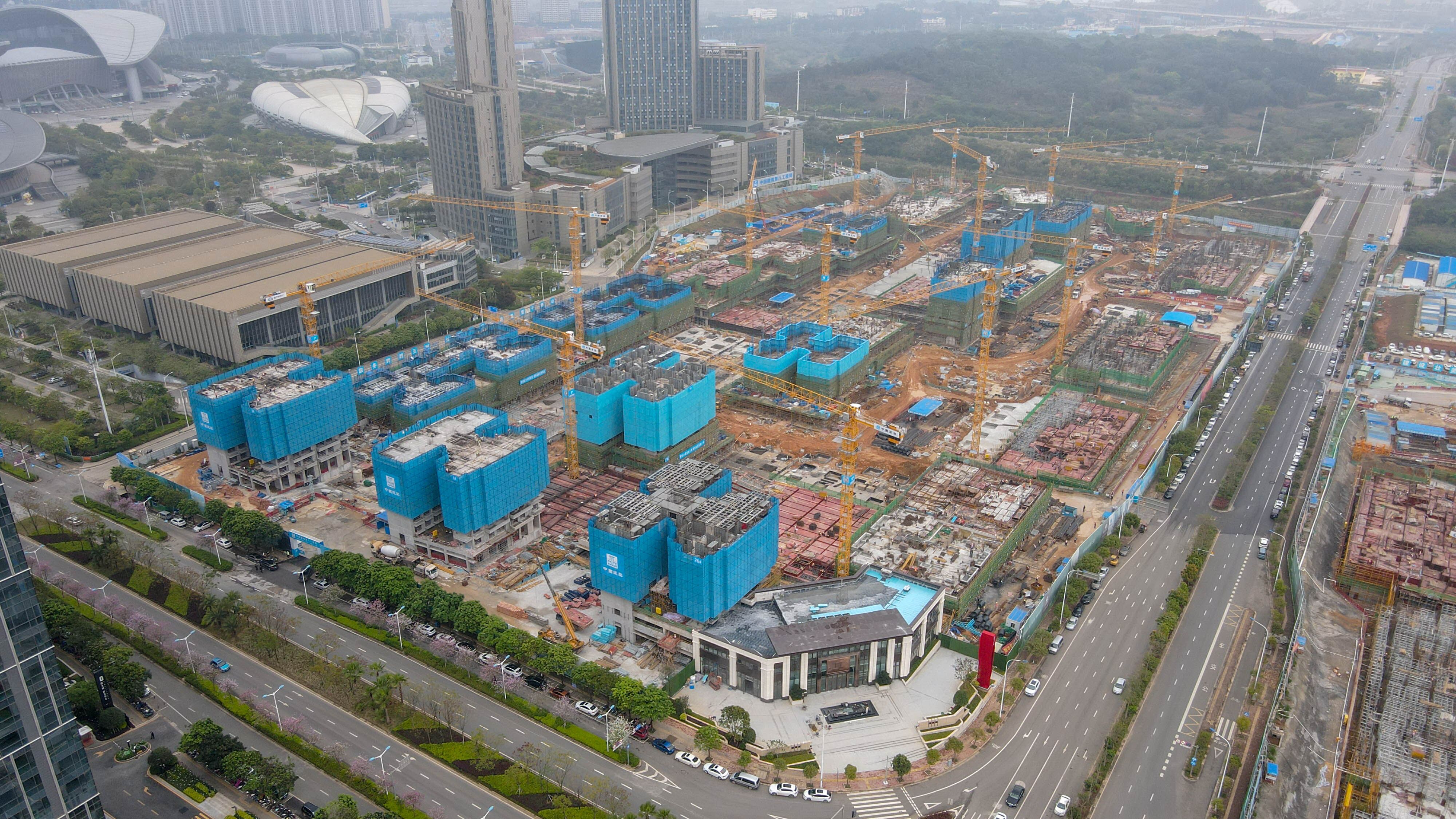 jc710公海赌船青运村正加紧建设.jpg